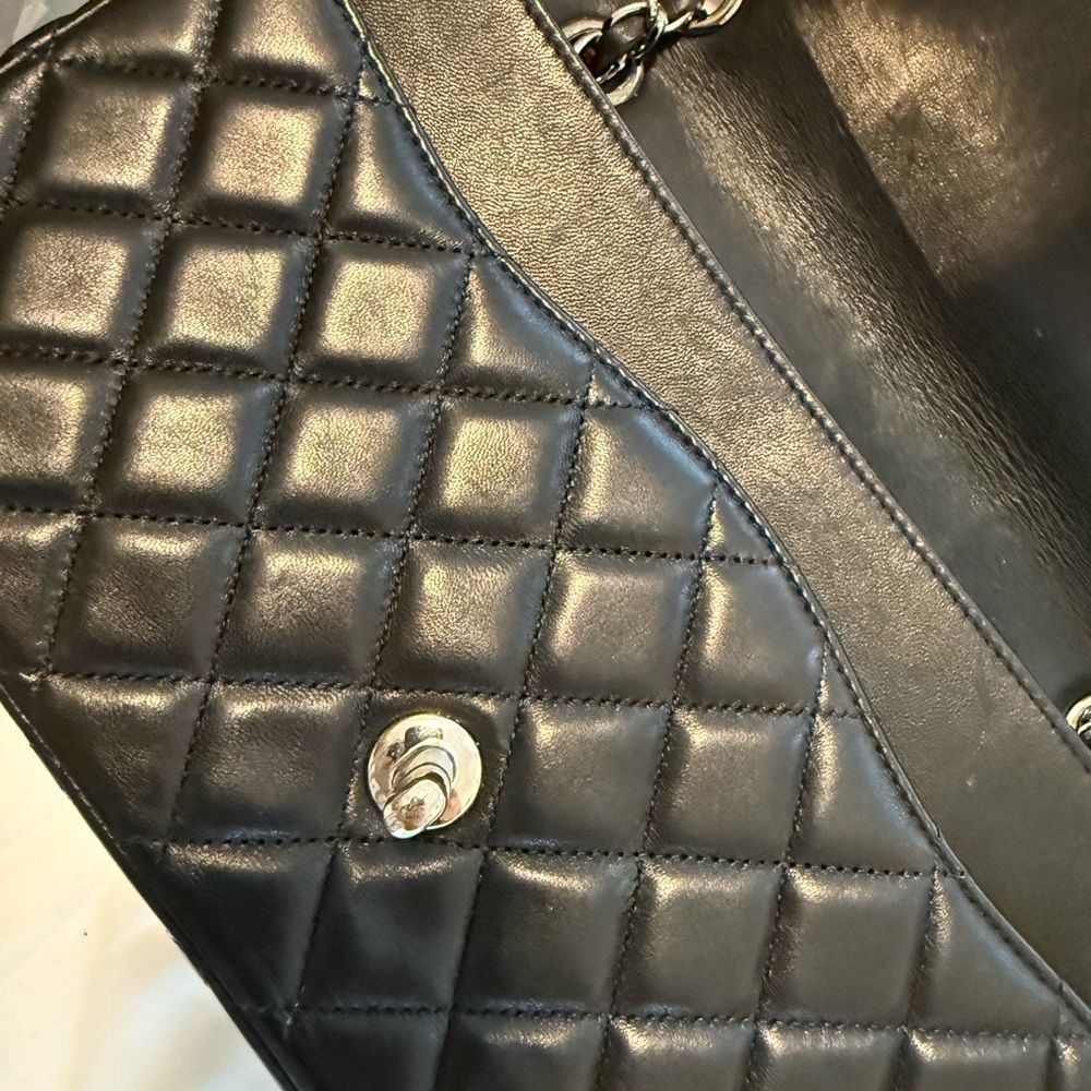 Chanel Classic Flap - Picture 11 of 17